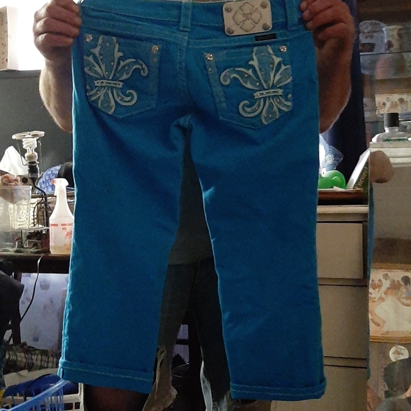 Miss Me Cuffed Capris Size 28 - Picture 1 of 2